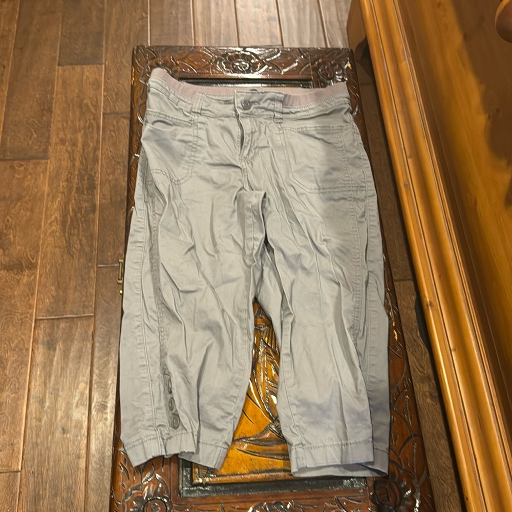 Lee relaxed fit capris 4 p